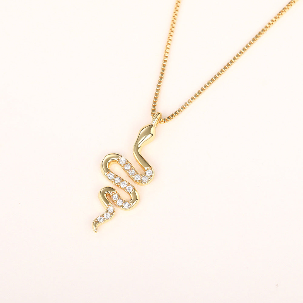 Fashion Lady Snake Pendant Necklace with Zirconia