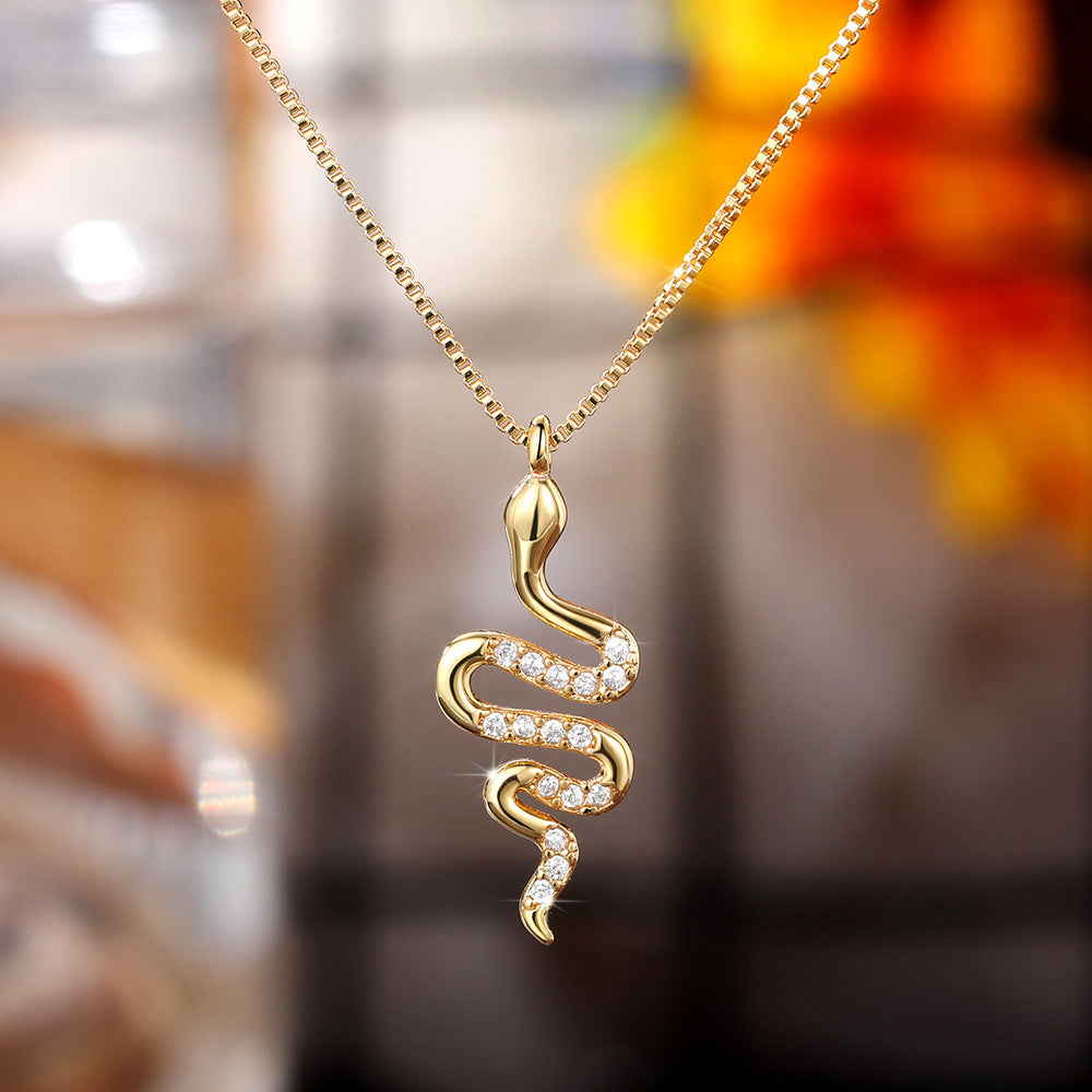 Fashion Lady Snake Pendant Necklace with Zirconia